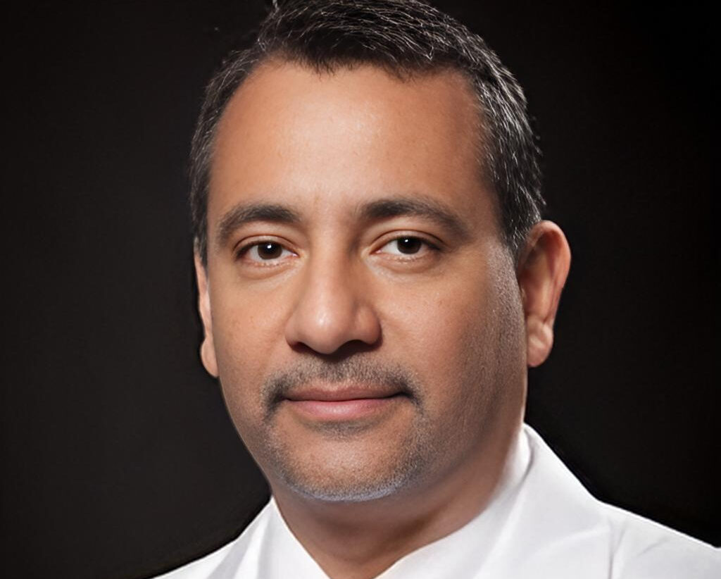 Luis E. Raez