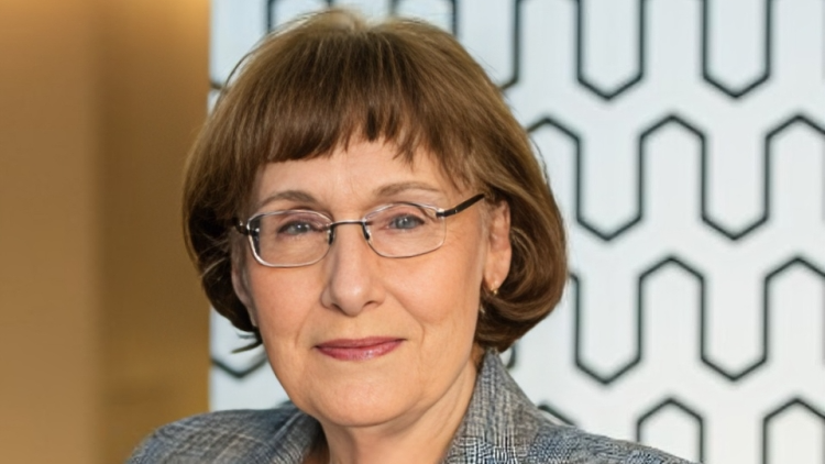 Kathi Apostolidis