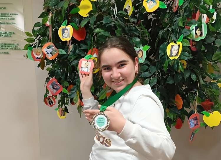 Lyusiya's story with her medal as a symbol of her victory in these fights - City of Smile Charitable Foundation