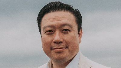 Stephen V Liu